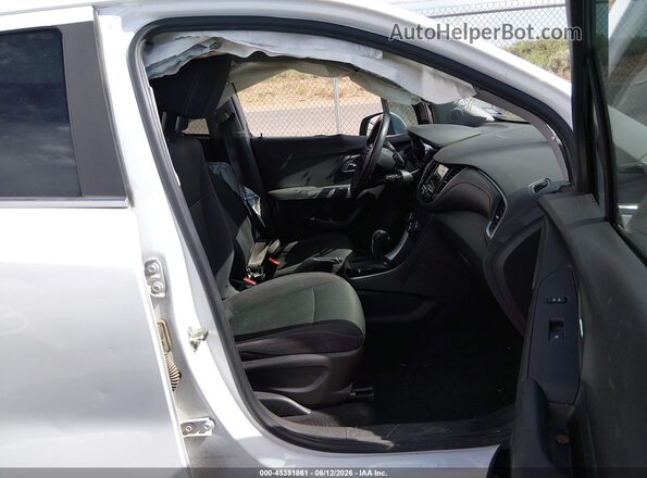 3GNCJLSB7JL401132 2018 CHEVROLET TRAX White Front interior view