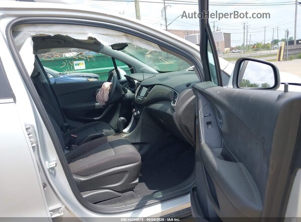 3GNCJLSB7KL343086 2019 CHEVROLET TRAX Silver Front interior view