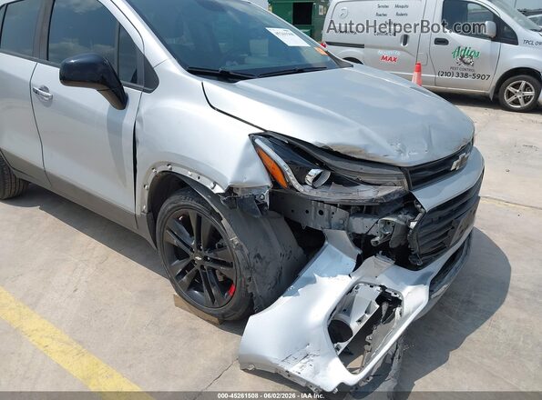 3GNCJLSB8LL182037 2020 CHEVROLET TRAX Silver წინა ხედი