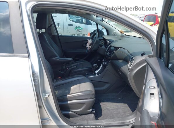 3GNCJLSB8LL182037 2020 CHEVROLET TRAX Silver წინა სალონის ხედი