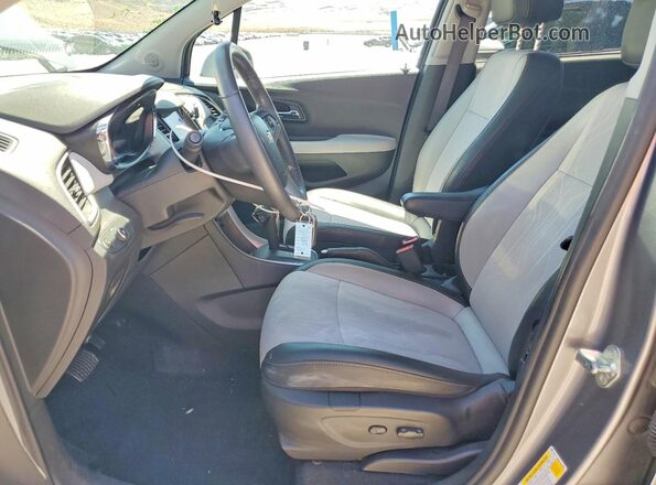 3GNCJLSB9LL220889 2020 CHEVROLET TRAX Gray Вид салону спереду
