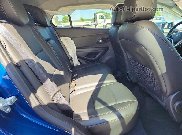 3GNCJMSB1LL225073 2020 CHEVROLET TRAX Blue Rear interior view