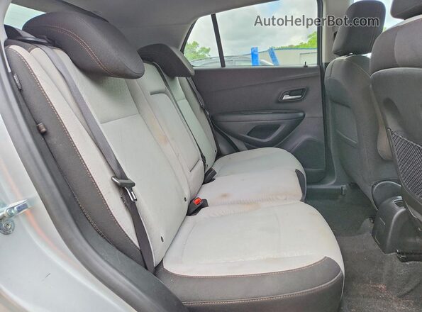 3GNCJNSB0LL246244 2020 CHEVROLET TRAX Silver Rear interior view