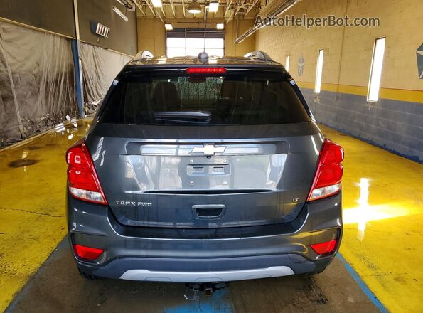 3GNCJPSB0LL114662 2020 CHEVROLET TRAX Серый Вид сзади