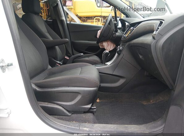 3GNCJPSB2JL260655 2018 CHEVROLET TRAX White Սալոնի դիմացի տեսք