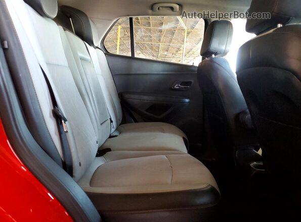 3GNCJPSB4HL222600 2017 CHEVROLET TRAX Red Vista de los asientos traseros