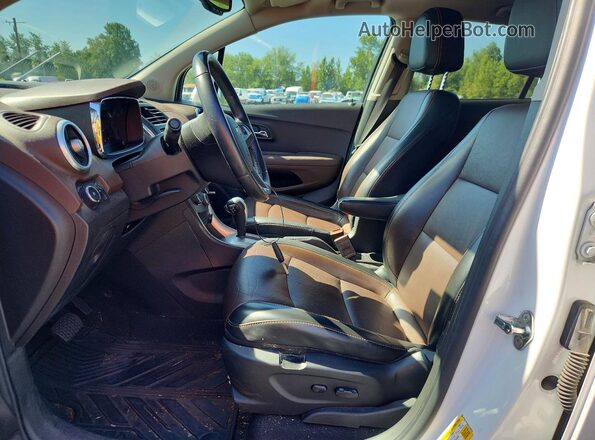 3GNCJRSB6GL220163 2016 CHEVROLET TRAX White Front interior view