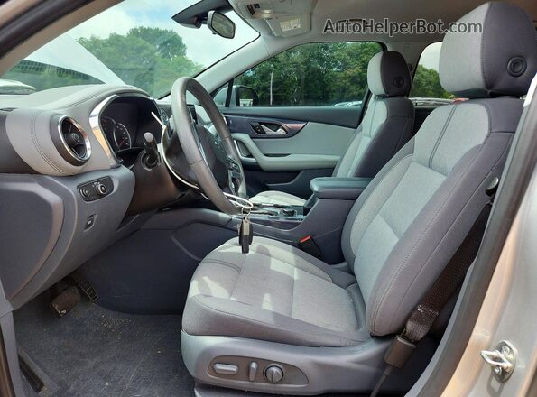 3GNKBBRA2MS567116 2021 CHEVROLET BLAZER Silver Vista interior delantera