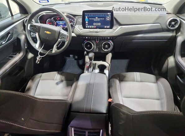3GNKBCR42TS142610 2026 CHEVROLET BLAZER Серый Вид панели приборов
