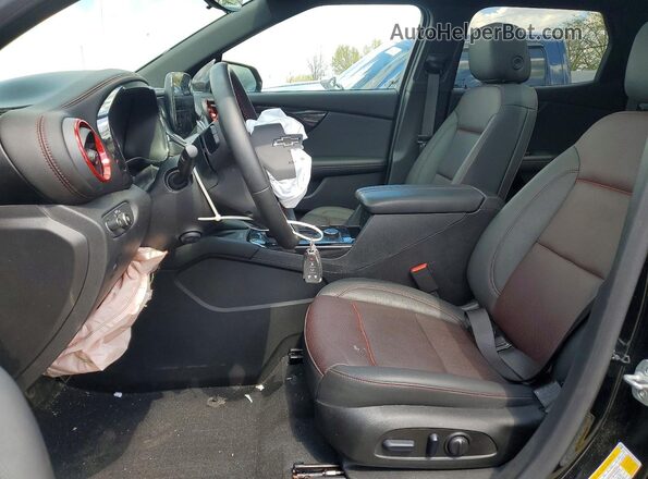 3GNKBERS3SS128370 2025 CHEVROLET BLAZER Черный Вид салона спереди