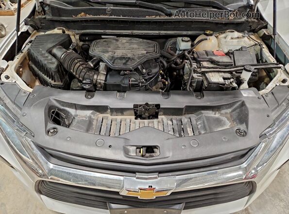 3GNKBGRS3KS636592 2019 CHEVROLET BLAZER White Engine compartment view