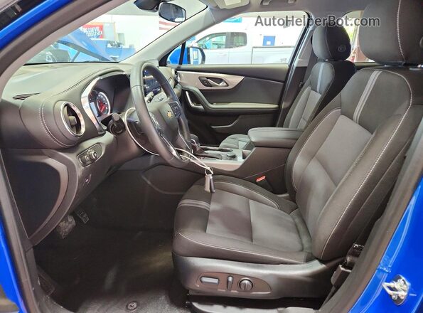 3GNKBHR43TS151782 2026 CHEVROLET BLAZER Blue Front interior view