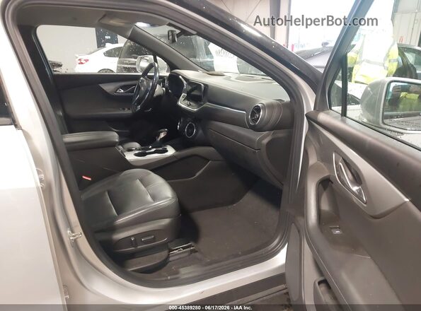 3GNKBHRSXKS697248 2019 CHEVROLET BLAZER Silver Front interior view