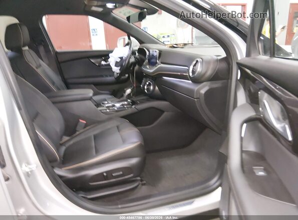 3GNKBKRS8KS682082 2019 CHEVROLET BLAZER Серебряный Вид салона спереди