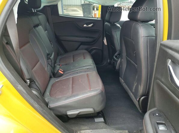 3GNKBKRS9NS142969 2022 CHEVROLET BLAZER Gold Widok wnętrza z tyłu