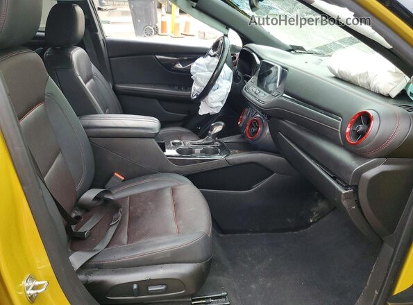 3GNKBKRS9NS142969 2022 CHEVROLET BLAZER Gold Widok wnętrza z przodu