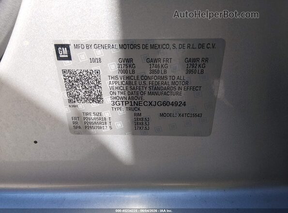 3GTP1NECXJG604924 2018 GMC SIERRA Silver Widok komory silnika