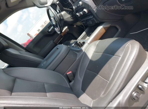 3GTP8DED5MG111557 2021 GMC SIERRA Silver Widok wnętrza z przodu