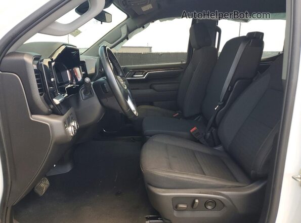 3GTPHCEK0SG282187 2025 GMC SIERRA White Widok wnętrza z przodu