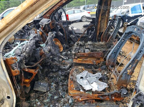 3GTPUAEK1RG389601 2024 GMC SIERRA White Widok wnętrza z przodu