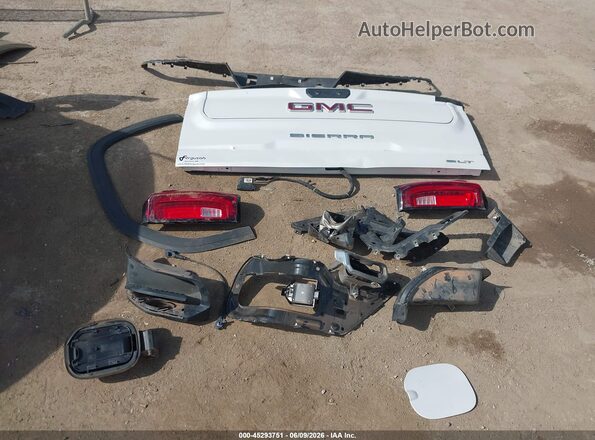 3GTUUDED2RG461704 2024 GMC SIERRA White Instrument cluster view