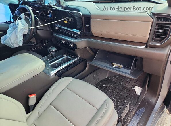 3GTUUDED3TG106516 2026 GMC SIERRA Серебряный Вид панели приборов