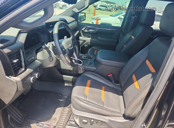3GTUUEEL2TG136703 2026 GMC SIERRA Черный Вид салона спереди