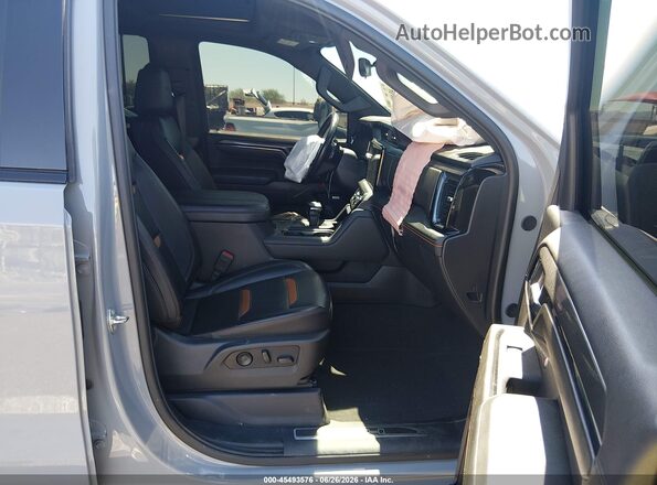 3GTUUEEL7RG371915 2024 GMC SIERRA Gray Front interior view