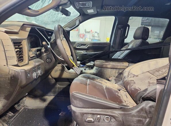 3GTUUGEL9TG261368 2026 GMC SIERRA Кремовый Вид салона спереди