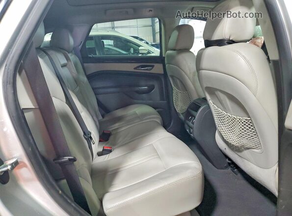 3GYFNCE3XGS581634 2016 CADILLAC SRX Silver Vista interior trasera