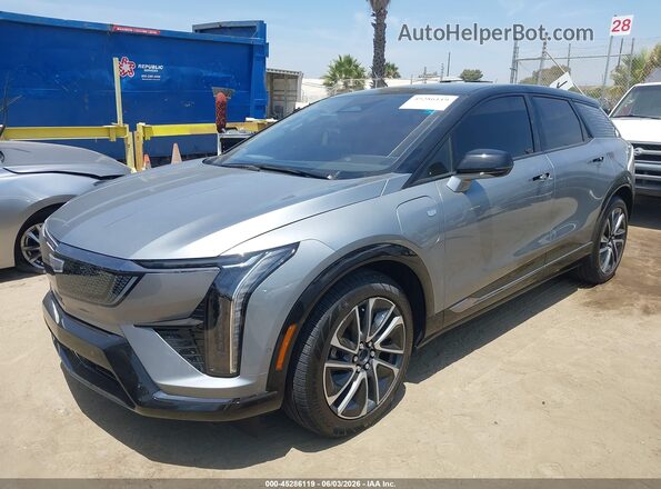 3GYK3EM50TS138177 2026 CADILLAC OPTIQ Gray წინა მარცხენა ხედი სამი მეოთხედიდან