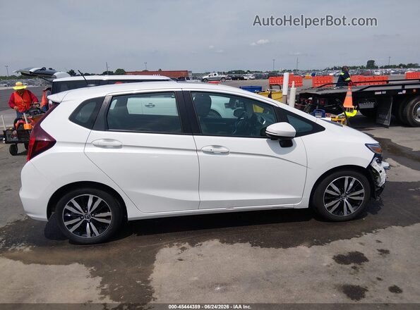 3HGGK5H00JM730582 2018 HONDA FIT White 360 interior view