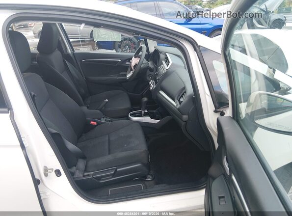 3HGGK5H49KM700193 2019 HONDA FIT Белый Вид салона спереди
