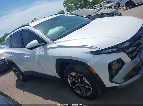 3KMJBCDEXSE006837 2025 HYUNDAI TUCSON White Սալոնի հետևի տեսք