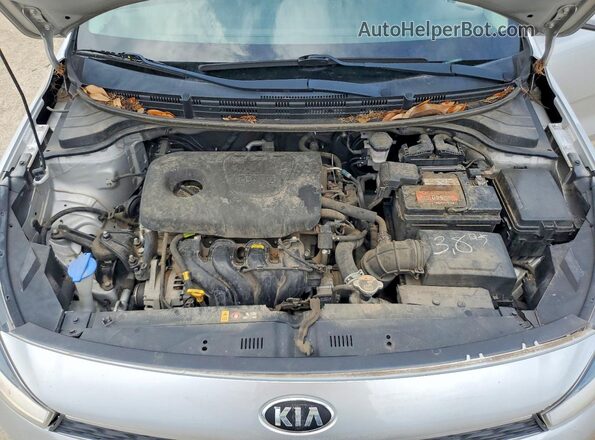 3KPA24AB2KE198080 2019 KIA RIO Silver Rear interior view