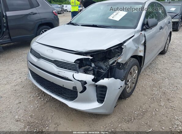 3KPA24AB7JE049856 2018 KIA RIO Silver Вид спереду