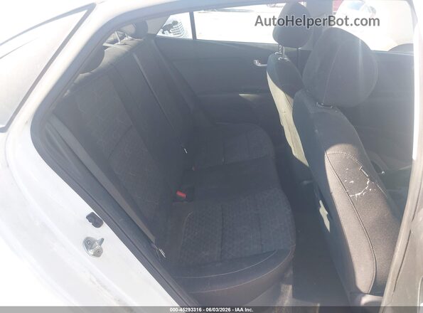 3KPA24AB7JE077852 2018 KIA RIO White VIN կոդի պիտակի տեսք