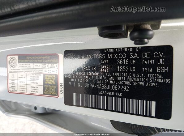 3KPA24AB8JE062292 2018 KIA RIO White Շարժիչի բաժամունքի տեսք