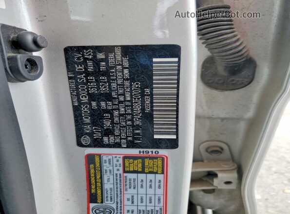 3KPA24AB8JE070795 2018 KIA RIO Silver Widok komory silnika