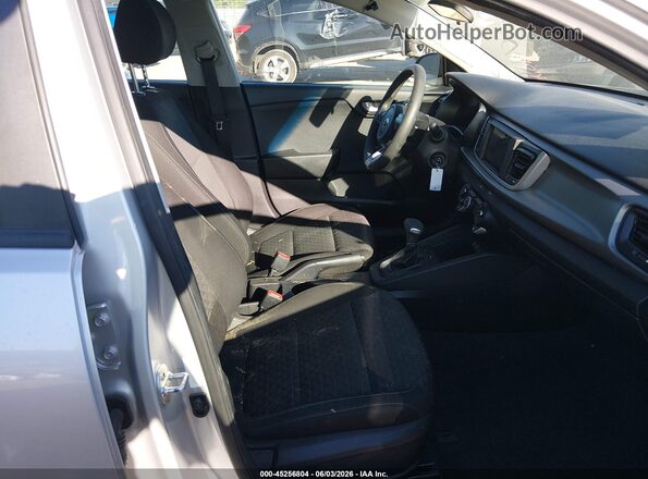 3KPA24AB9JE073429 2018 KIA RIO Silver Vista interior delantera