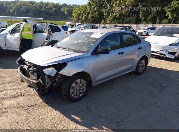 3KPA24AB9JE073429 2018 KIA RIO Silver Vista tres cuartos delantera izquierda