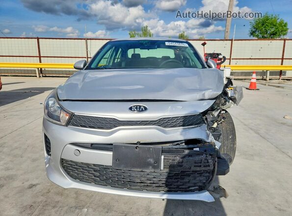3KPA24AB9JE085547 2018 KIA RIO Silver Widok z przodu