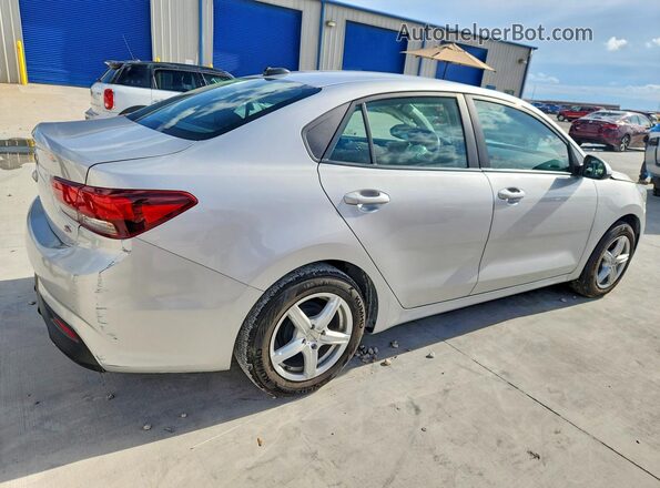 3KPA24AB9JE085547 2018 KIA RIO Silver Tył prawy