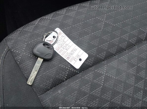 3KPA24AB9JE094846 2018 KIA RIO White Dashboard view