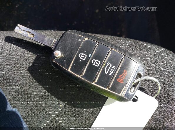 3KPA24ABXKE197274 2019 KIA RIO Красный Вид панели приборов
