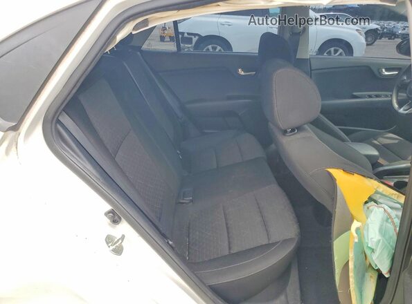 3KPA24AD0LE255900 2020 KIA RIO White Rear seats view