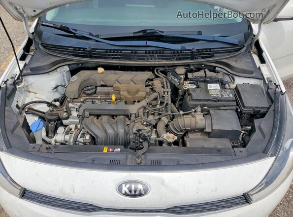 3KPA24AD0LE255900 2020 KIA RIO White Rear interior view