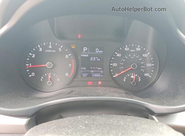 3KPA24AD0LE255900 2020 KIA RIO White Instrument cluster view