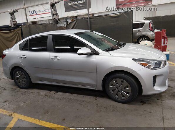 3KPA24AD0LE359190 2020 KIA RIO Silver Rear interior view