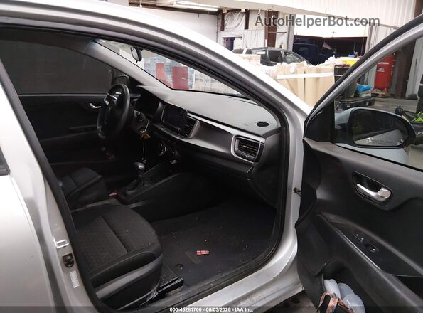 3KPA24AD0LE359190 2020 KIA RIO Silver Front interior view